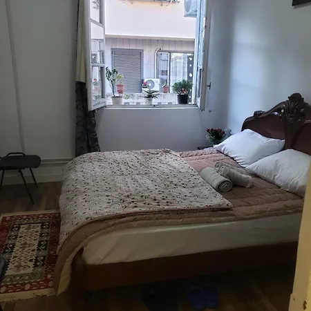 Hostel Oakland Tiran