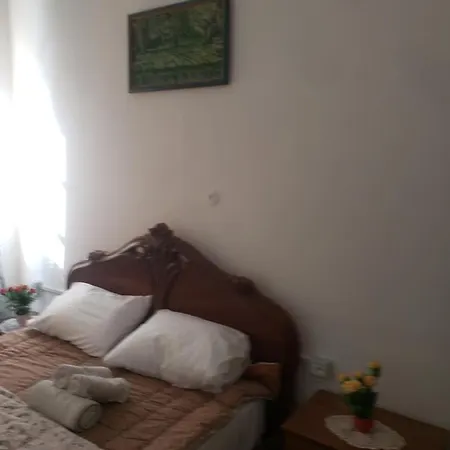 Oakland Hostel Tirana